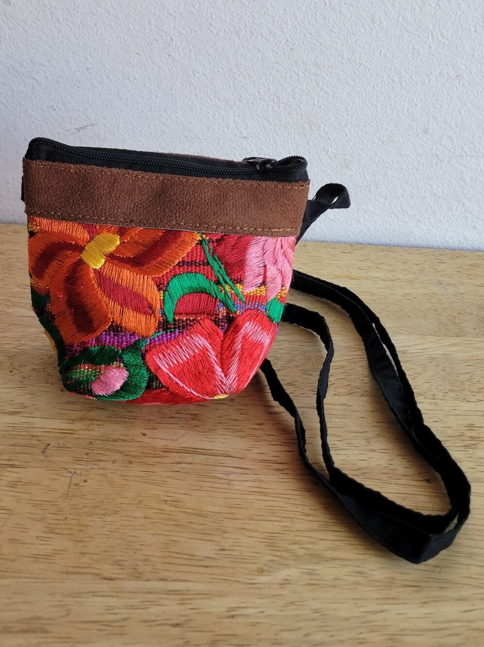 Embroidered Floral Crossbody Pouch - Multicolor - Picture 4 of 8